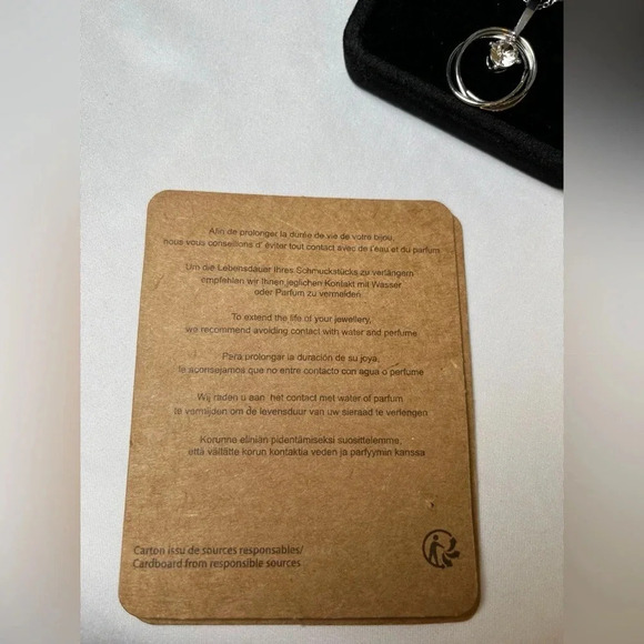 Swarovski and Yves Rocher crystal necklace - Picture 6 of 8